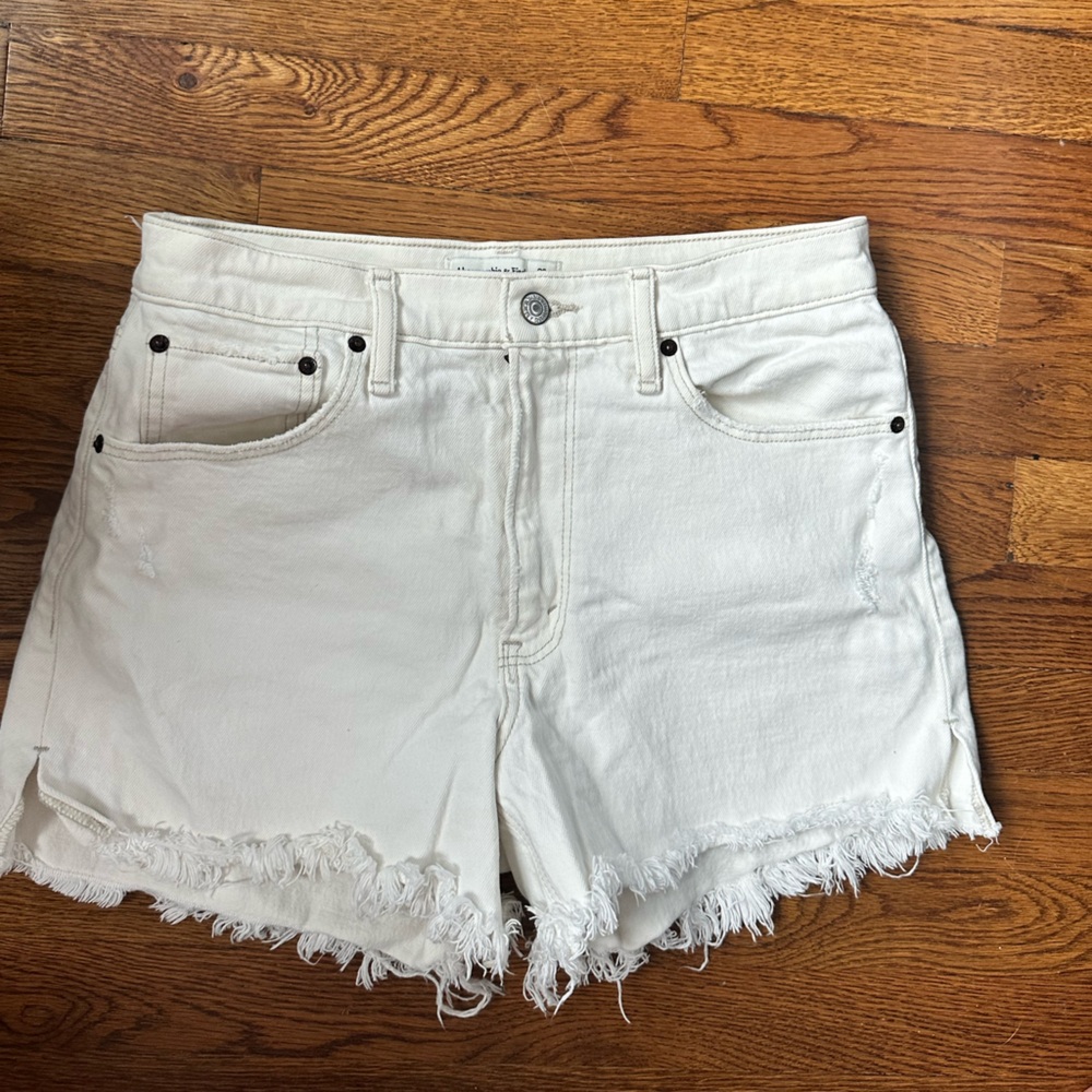 Abercrombie High Rise 4" Mom Short